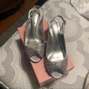 Silver dress shoes. Brand touch of Nina. Worn once for my sons wedding. Size 8